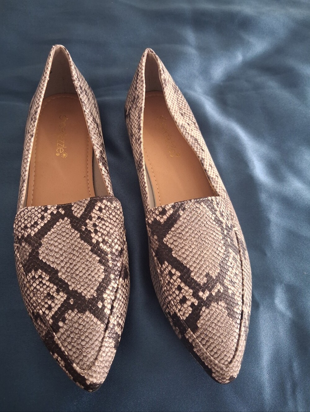 Shoe Dazzle Kyndria Women’s Slip-On Flats in Light Gray